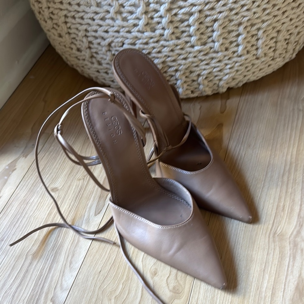 Chic Tan Leather Pointed Heels